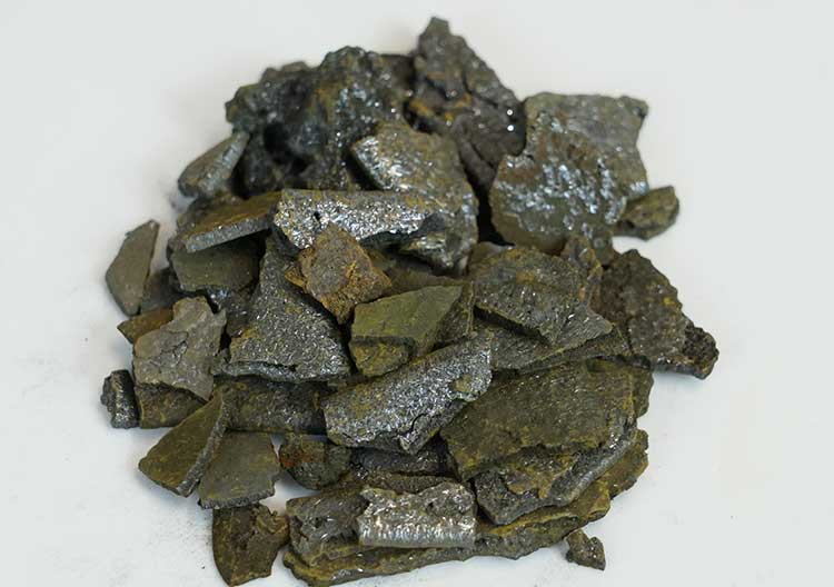 vanadium pentoxide flake